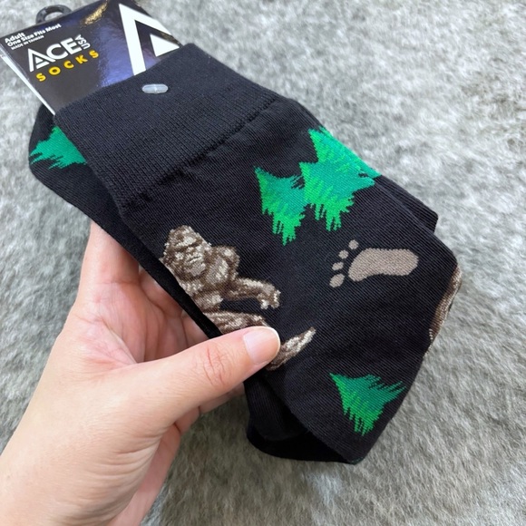 NWT Big Foot Sasquatch Socks - Picture 7 of 7